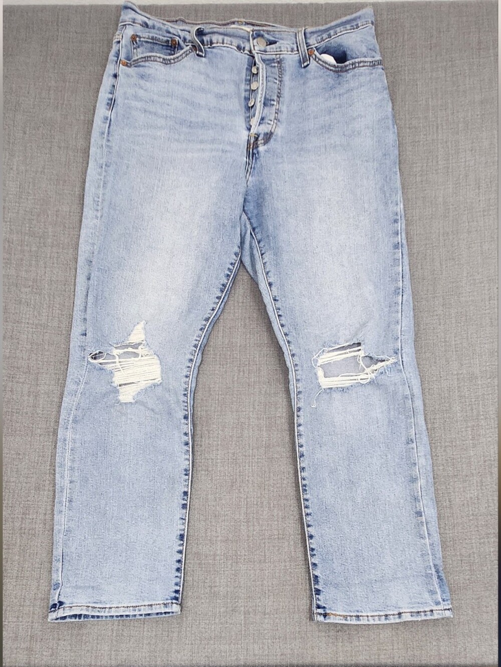 Levis Wedgie Strap Light Wash Distressed Style Denim Jeans. 32 × 28 - Picture 1 of 12